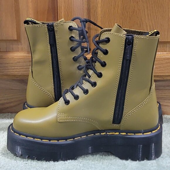 Dr. Martens Jadon Smooth Leather Platform Boots ANTIQUE OLIVE Women's 7 Men's 6 - Picture 1 of 8